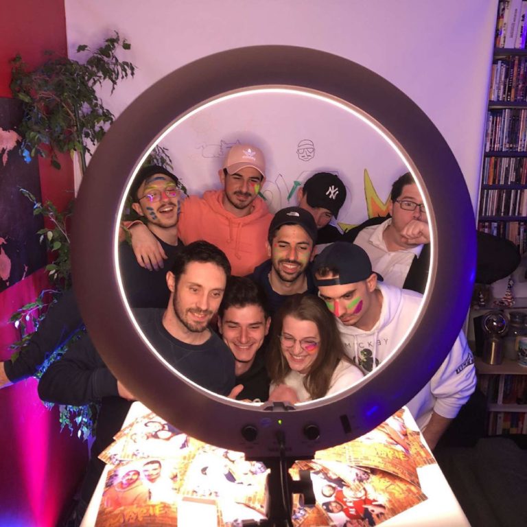 Photo prise avec une borne Défipix en soirée
